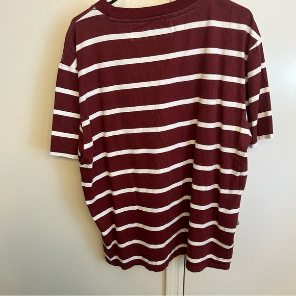 GUESS Doheny Stripe Crew T Shirt Size Large Tibetan Red Logo Tee Men’s - Picture 5 of 6